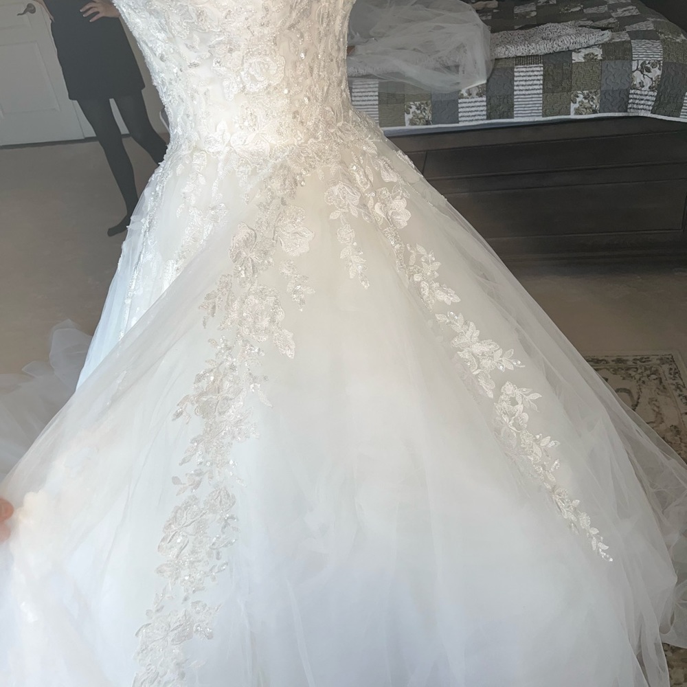 DEMETRIOS WEDDING DRESS - Picture 11 of 16